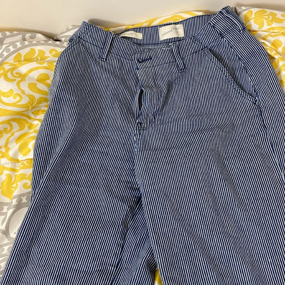 Women’s Universal Thread Striped relaxed fit pants. 2/26 R